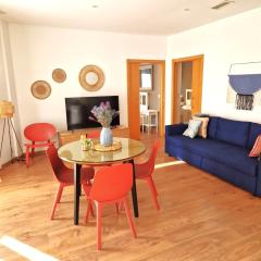 Very centric apartment, lightful, well equipped and decorated, with castle views, and besides a nice Plaza in Old Town