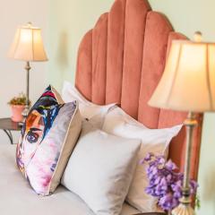 Luxury suite near Church Street