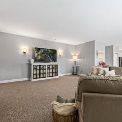 Penthouse Suite Right in the Heart of Downtown - Trackside