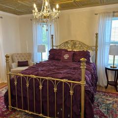 Historic Downtown-families & groups! ADA approved