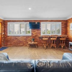 Sea Breeze on Gibbon - Walk to the Beach and the Bowlo