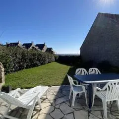 REF 007 Maison vue mer trois chambres sept personnes avec jardin KERMOR ARZON