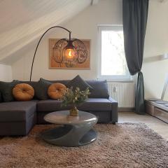 Gemütliches Mansarden-Apartment mit 2 Schlafzimmern & separater Küche