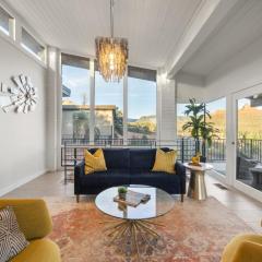 Stunning Views Uptown Home with Hot Tub Gym and Fire pit