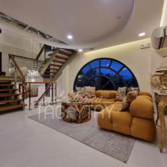 Salablanca Brand New Jacuzzi Heated Pool PS5 VR Cinema Fully AC Indoors Smart TVs with Netflix Disney Plus Large Balcony