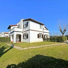 226 - VILLAGGIO RIVA MUSONE Villa con portico e ampio giardino, climatizzata, PULIZIA, BIANCHERIA E SPIAGGIA inclusa allo Chalet BEBO'S