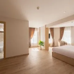 Elegance Grand City Hotel