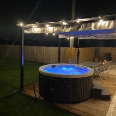 Rose barn hot tub holidays in the Cotswolds
