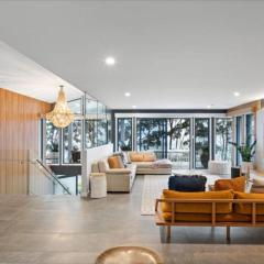 Mimosa Lodge - 250m to Chinamans Beach in Jervis Bay!