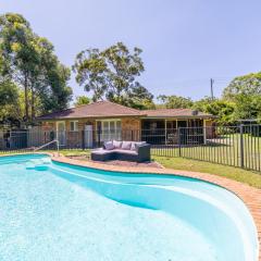 Salamander Sanctuary, 204 Salamander Way - pool, pets, linen, aircon, Wi-Fi