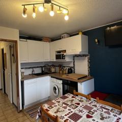 Studio 4 pers. près des pistes, tout équipé - FR-1-733-161