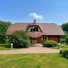 Veinbergu guest house by lake n sauna 'Vidusķēķi'