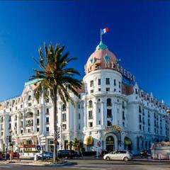 Chic Flat Near the Beach