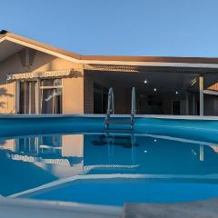 KA'LEI HOUSE, a sweet house with a swimming pool
