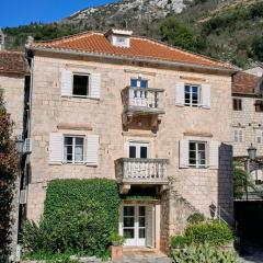 Waterfront Historical Villa Perast
