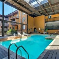 Modern MTN Condo Cozy 2BR Retreat Heated Pool