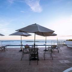 Elegant Condo at Playa Brujas with Ocean View