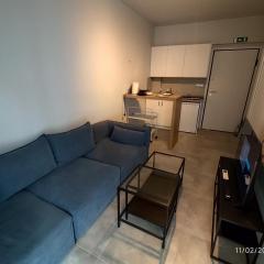 Modern apt in downtown by MK