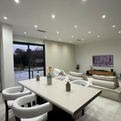 Villa moderne avec piscine