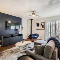 Your Modern King Suite Getaway - Sleeps 4 - Pool, Prkg