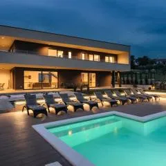 Villa de la Vie with Heated Swimming Pool