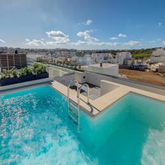 Kuya -Private 2BR Penthouse with Pool & Sunbeds By JL