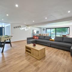 Paris Premium Family House