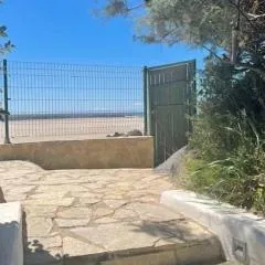 Villa lumineuse pieds dans l'eau, accès plage direct, clim, jardin, Free WIFI, park, idéale famille! - FR-1-423-295