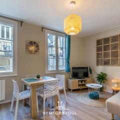 Emeraude Cozy Nest 3 Heart of Historic District 2 guests