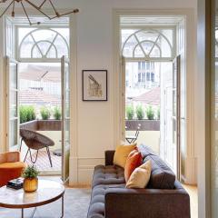 Sunny terrace apartment facing Clerigos Tower