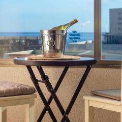 Piso con piscina y vistas al mar