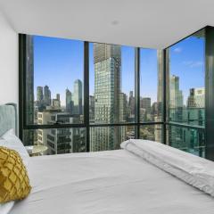 37th Floor City Views Luxury Apartment and Parking