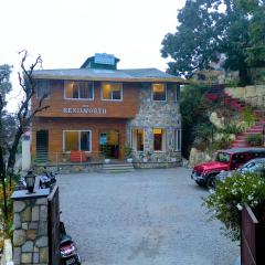 The Kenilworth Mussoorie by Stotrak On Mall Road with On-site Parking