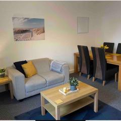 6 Guests - Parking - Patio - Near Coast