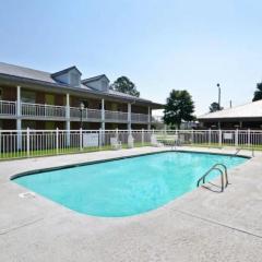 Motel 6 Sandersville, GA