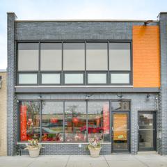 Steps to Shops and Eats Apt in Portage Park!