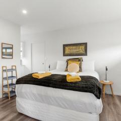 Beverley Hills Studio Apartment - Shared Pool and Hot Tub