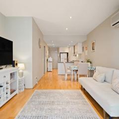 Premiere Port Melbourne Executive Apt near beach!
