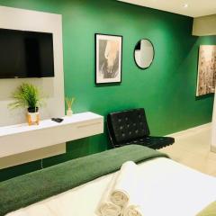 Modern Apartment in Mouille Point with Green Point Park Access