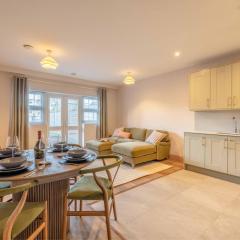 Garden Flat - 2 Bed 2 Bath - Allocated Parking