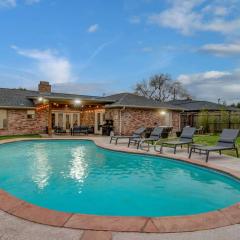 Rustic Modern Escape - 4BD-2BA with Pool & Patio