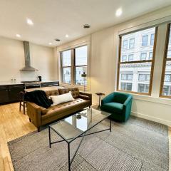 Condo B - Gallery Suite - Downtown Marion