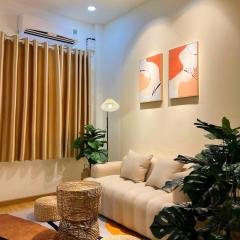 Cozy Modern Place with Projector - Near PINK CHURCH