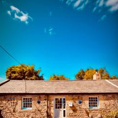 HomeDecor Cottages - Old Stable House