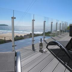 Beautiful 2 bed apartment with stunning sea views
