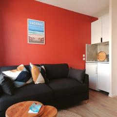 Joli studio front de mer Balcon WIFI vue cour