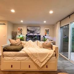 Modern Townhome Near Seatac International Airport