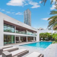 Luxury 6-Bedroom Villa stunning 3-story estate