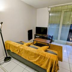 Close to train station, secure parking