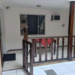 Apê com AC perto da praia